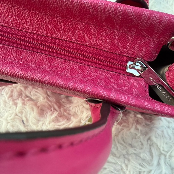 Michael Kors Mirella Small Leather Mk Logo Broad Shoulder Strap Dragon Fruit - Picture 11 of 11